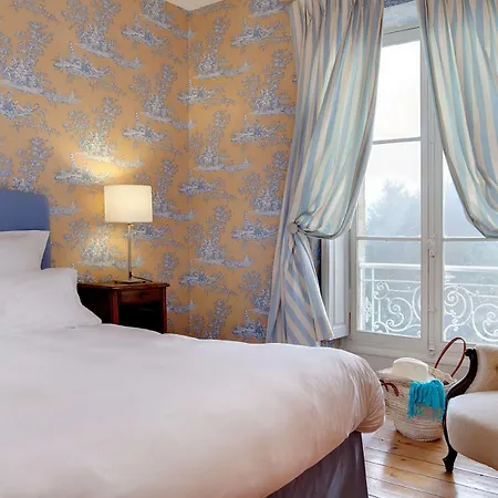 Chateau Ormes De Pez Bed & Breakfast