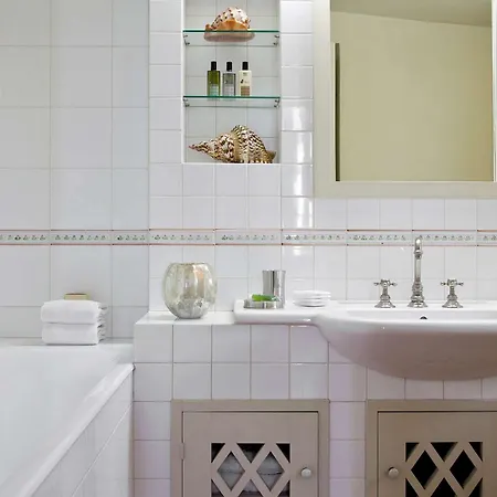 לינה וארוחת בוקר Chateau Ormes De Pez