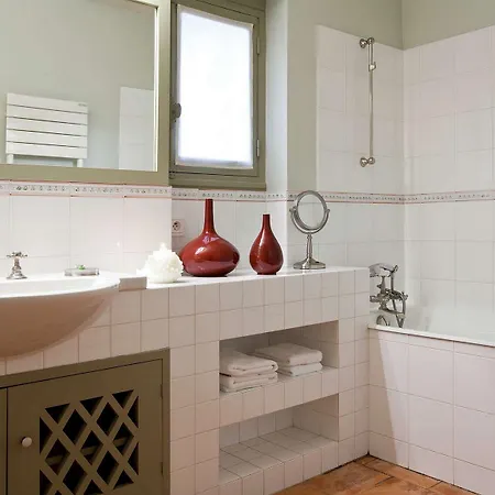 לינה וארוחת בוקר Chateau Ormes De Pez 3*