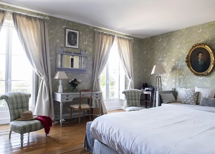 Chateau Ormes De Pez Bed and Breakfast